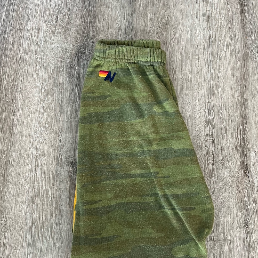 Aviator Camo Green Joggers size small